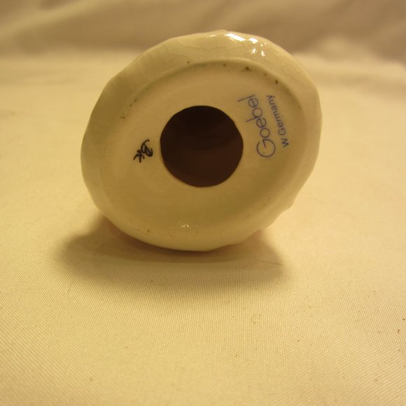 VTG 1980 GOEBEL ANNUAL ORNAMENT, MRS SANTA PORCELAIN ORNAMENT - Picture 6 of 6